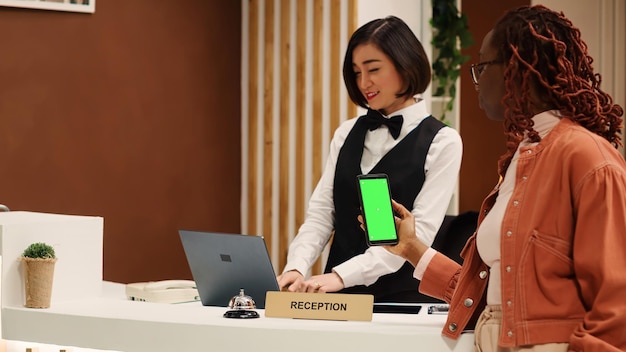 Recepce hotelu s přímým rezervačním systémem — marketing pro hotely