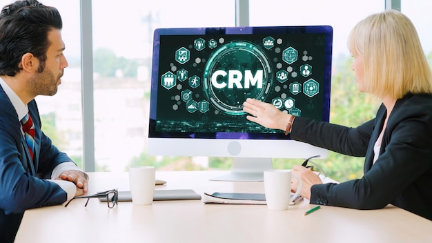 CRM для малого бізнесу: порівняння 7 систем 2026